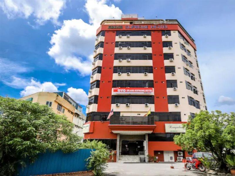 Grand Supreme Hotel Kuching Kültér fotó