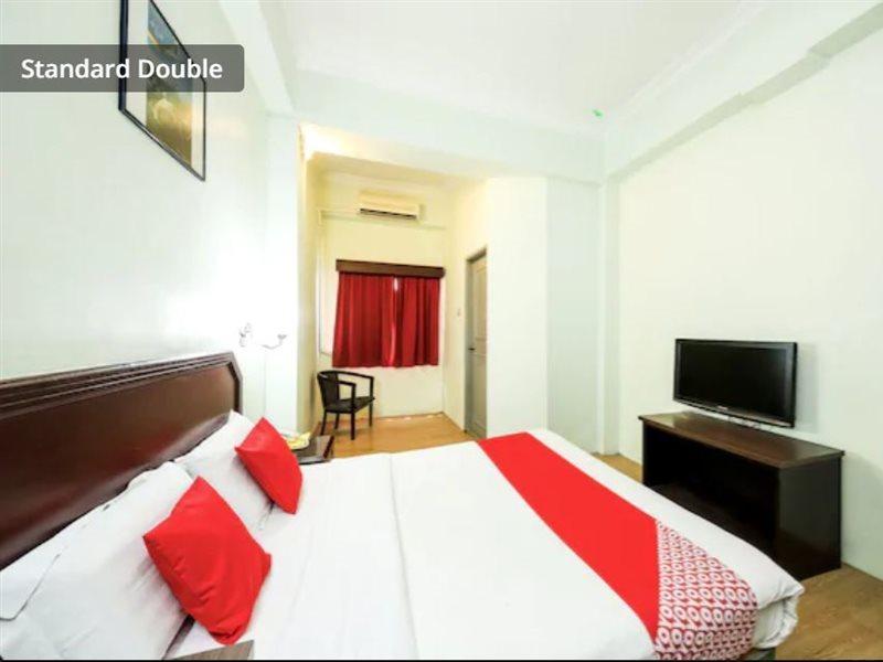 Grand Supreme Hotel Kuching Kültér fotó