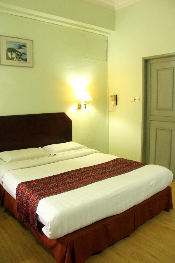 Grand Supreme Hotel Kuching Kültér fotó