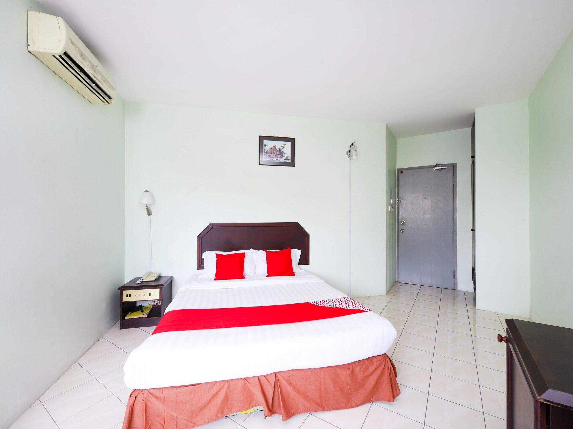 Grand Supreme Hotel Kuching Kültér fotó