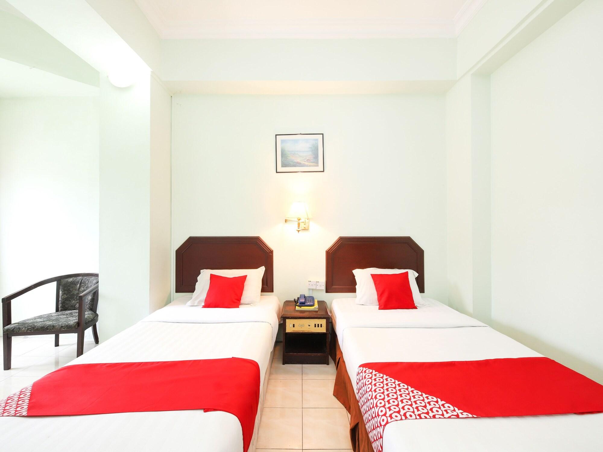 Grand Supreme Hotel Kuching Kültér fotó