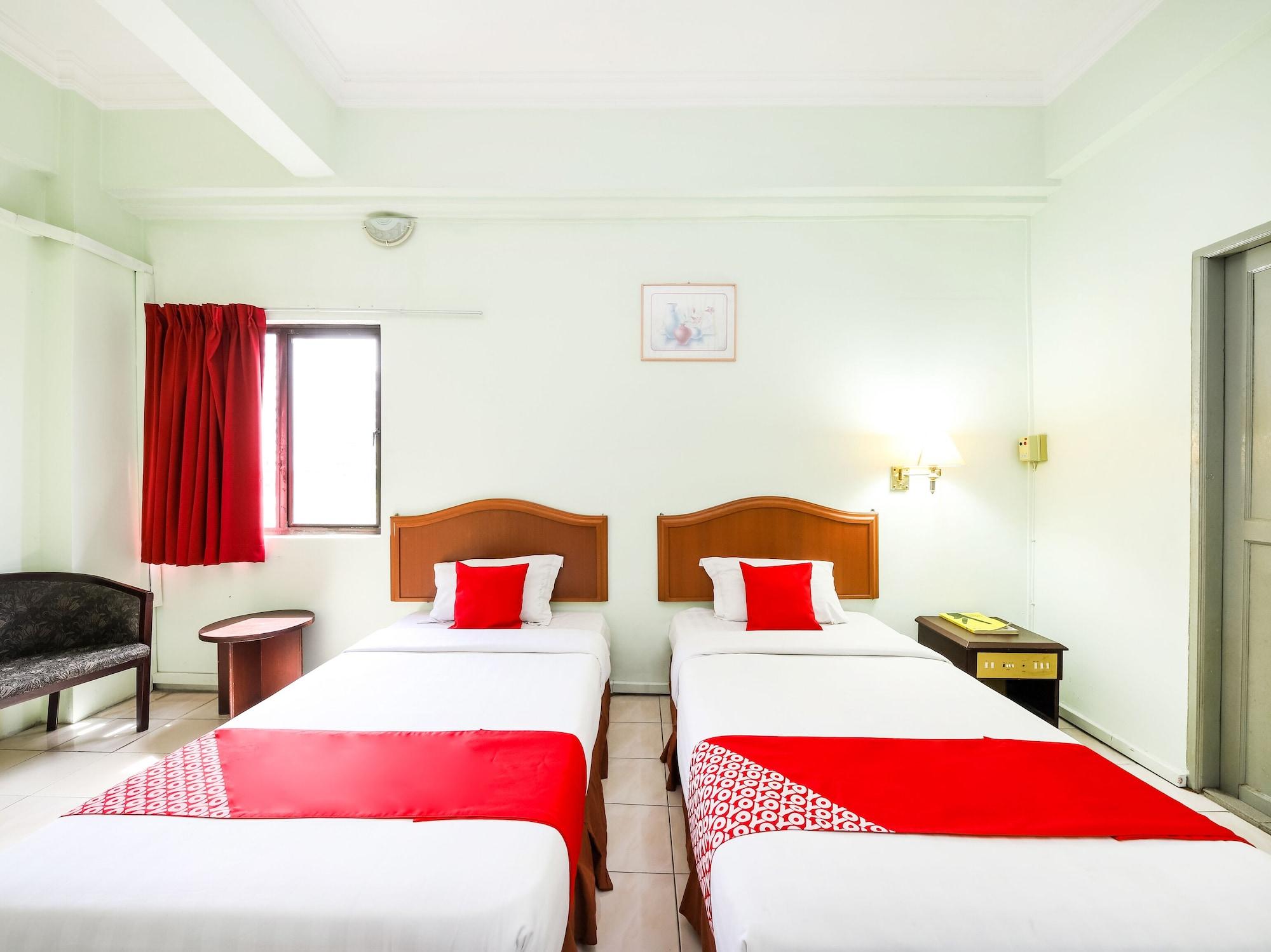 Grand Supreme Hotel Kuching Kültér fotó
