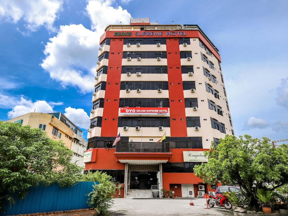 Grand Supreme Hotel Kuching Kültér fotó