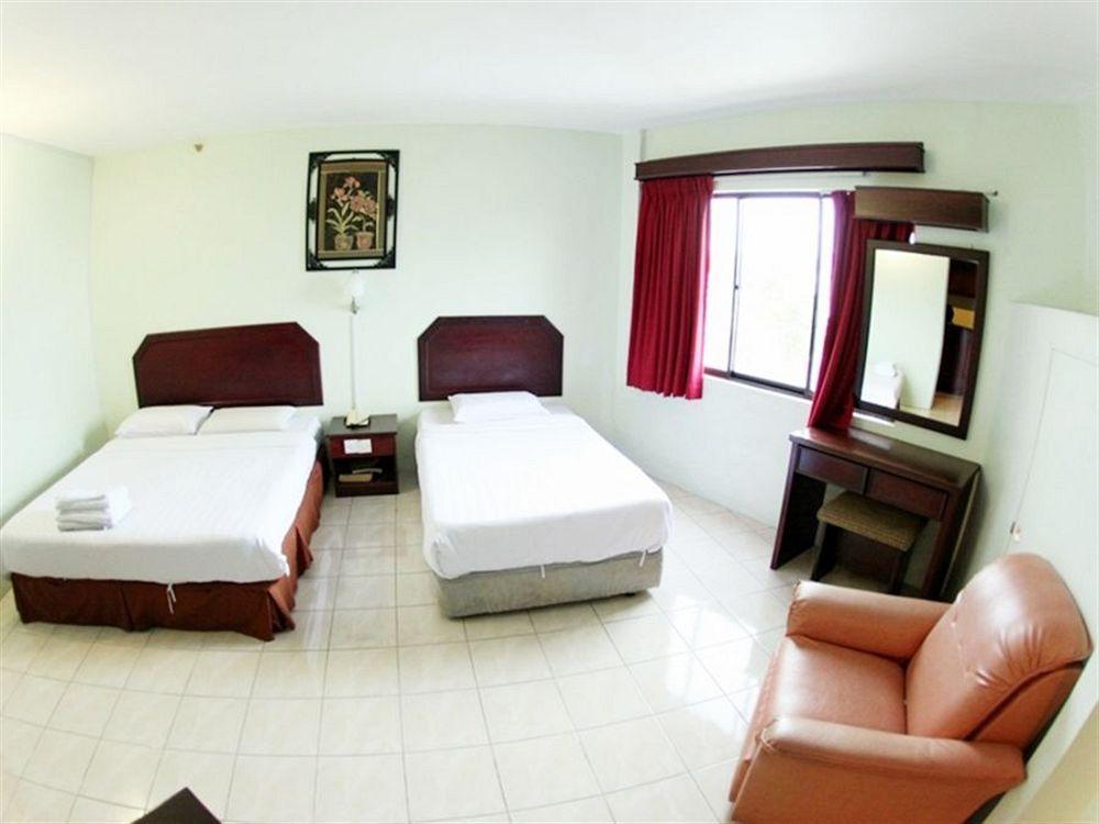 Grand Supreme Hotel Kuching Kültér fotó