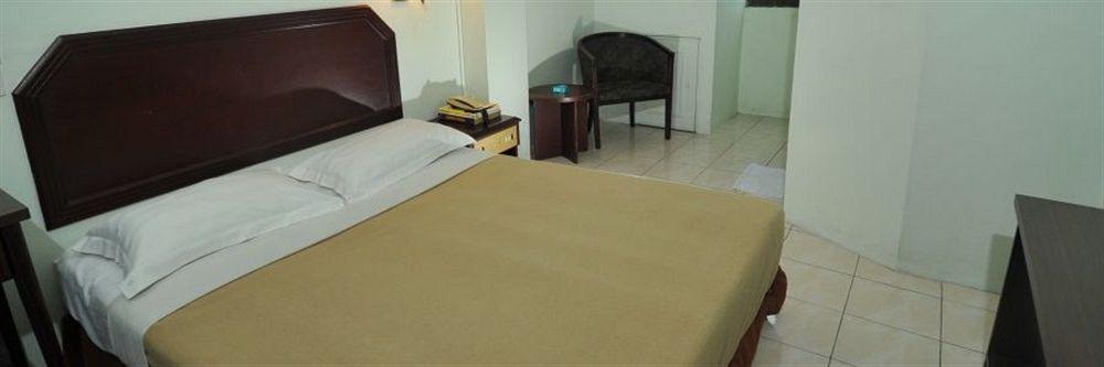 Grand Supreme Hotel Kuching Kültér fotó