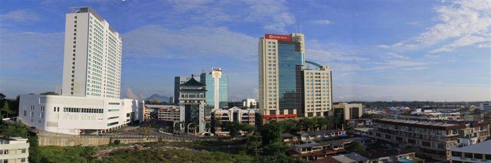 Grand Supreme Hotel Kuching Kültér fotó