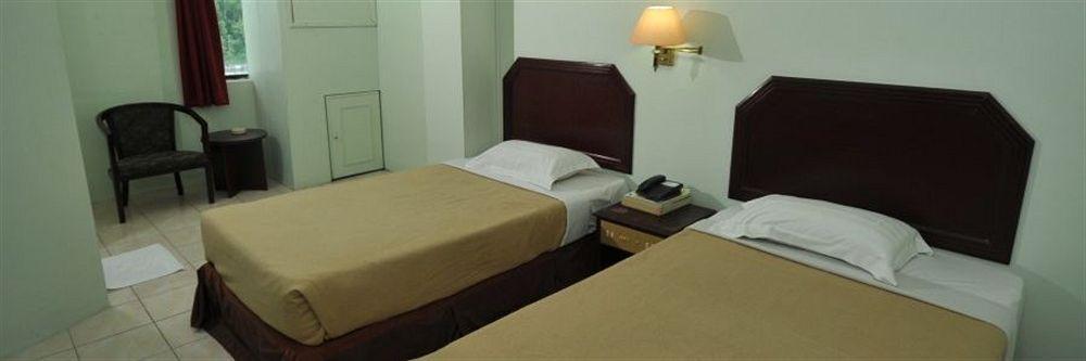 Grand Supreme Hotel Kuching Kültér fotó