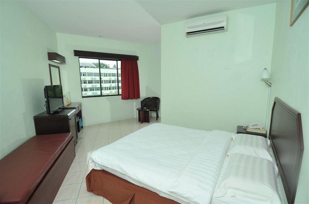 Grand Supreme Hotel Kuching Kültér fotó