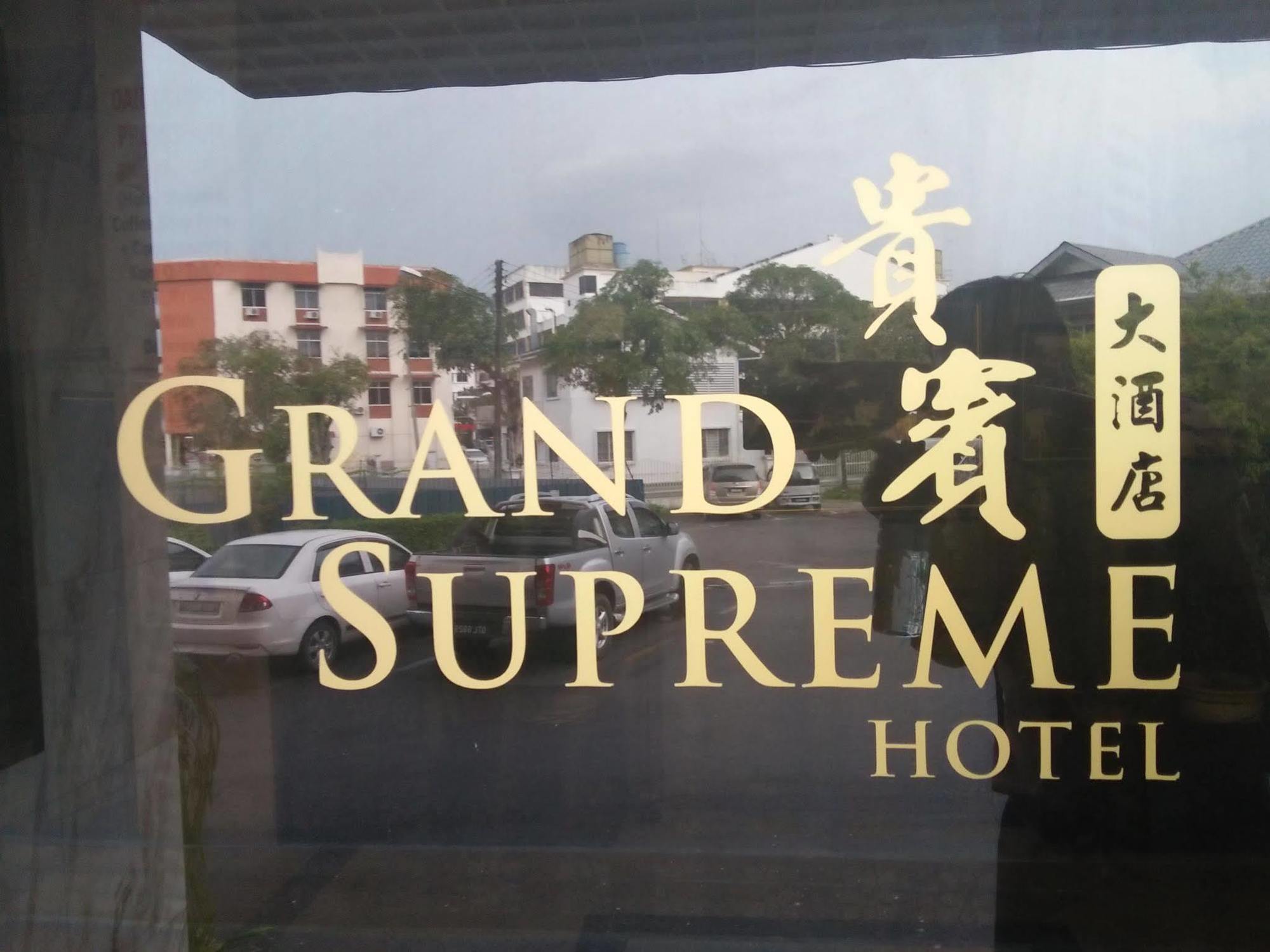 Grand Supreme Hotel Kuching Kültér fotó