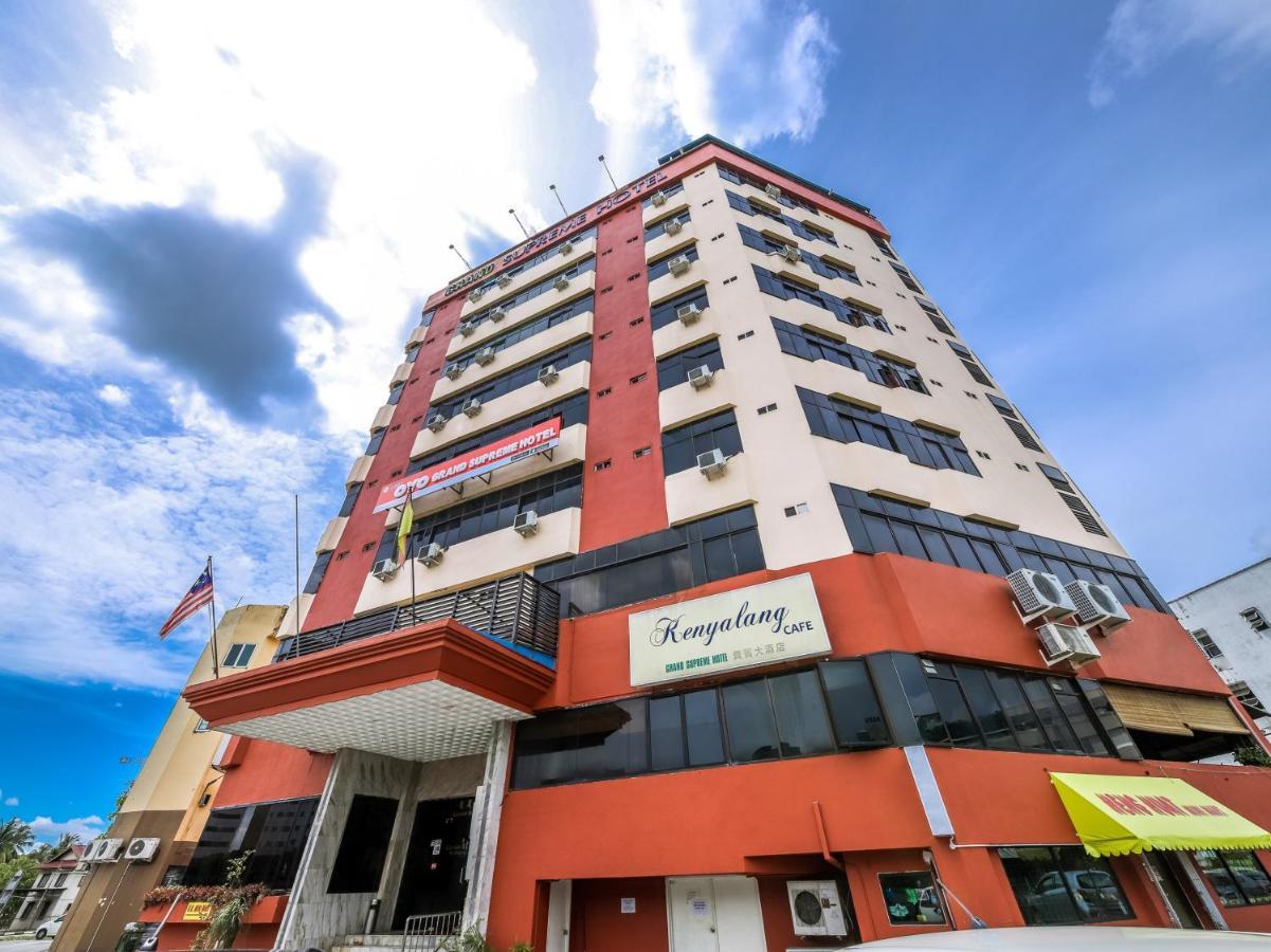 Grand Supreme Hotel Kuching Kültér fotó