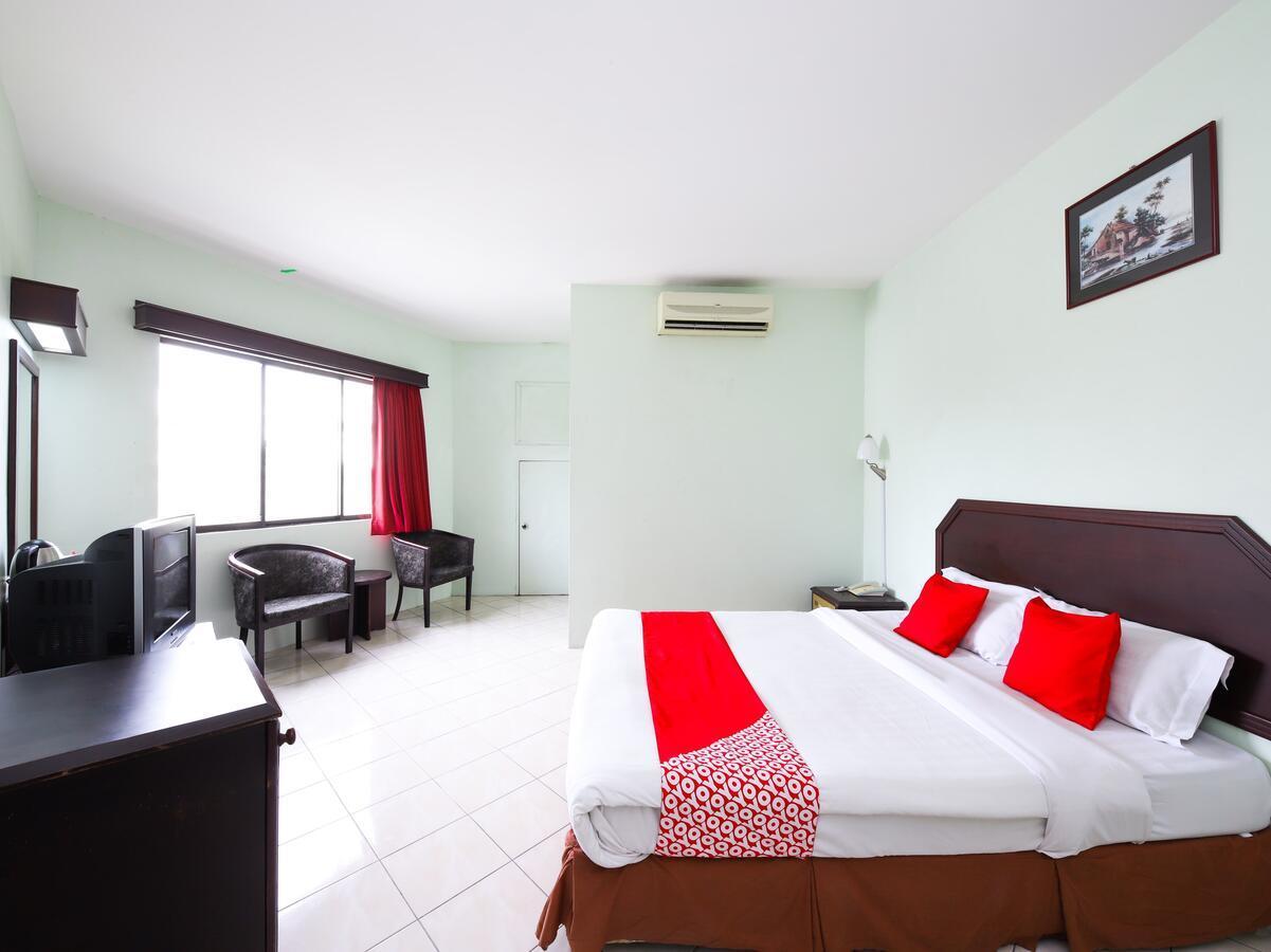 Grand Supreme Hotel Kuching Kültér fotó
