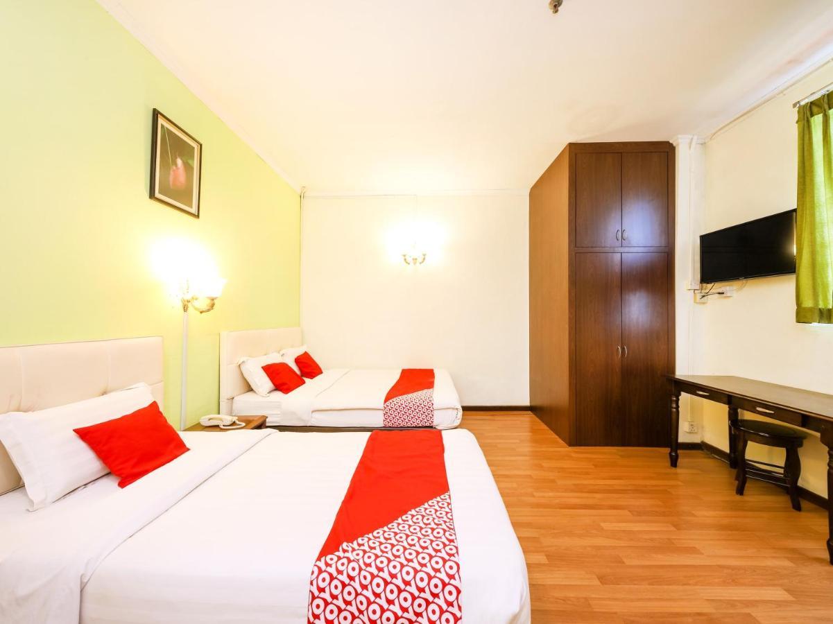 Grand Supreme Hotel Kuching Kültér fotó