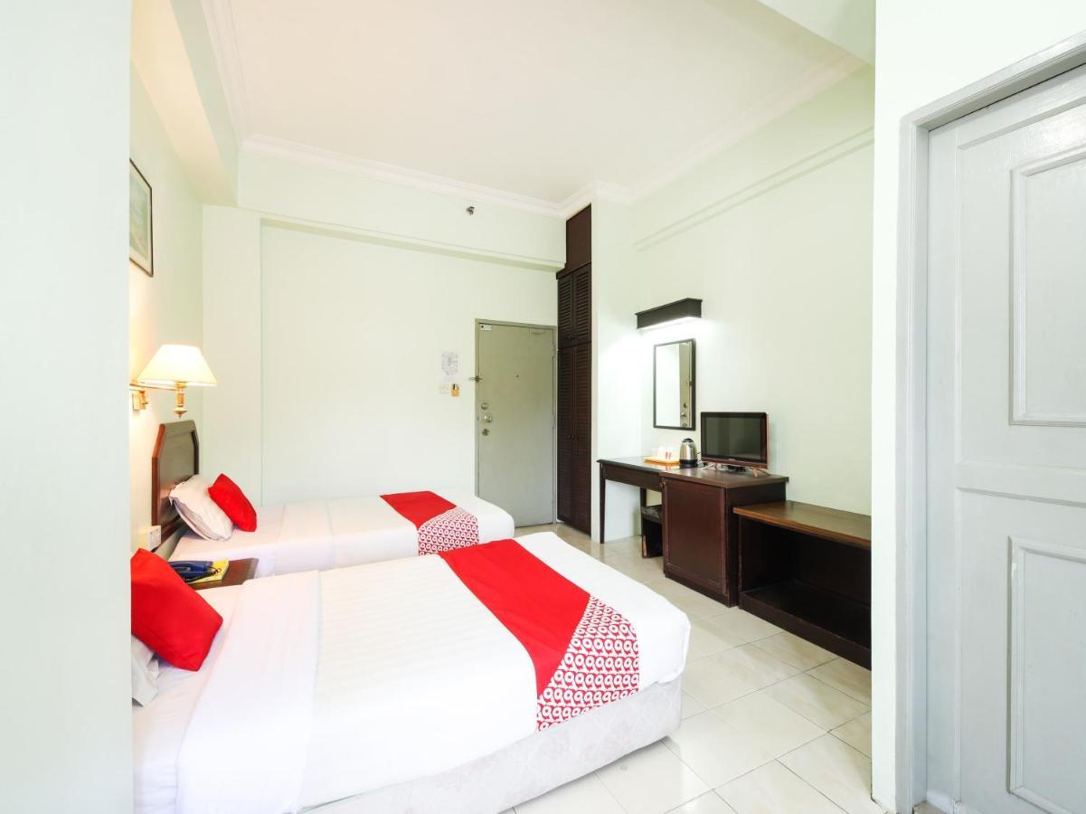 Grand Supreme Hotel Kuching Kültér fotó