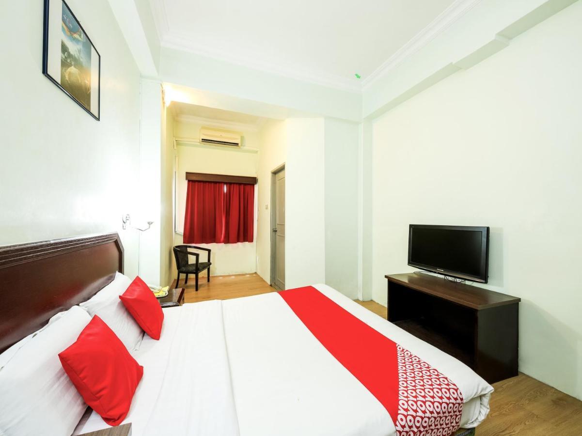 Grand Supreme Hotel Kuching Kültér fotó