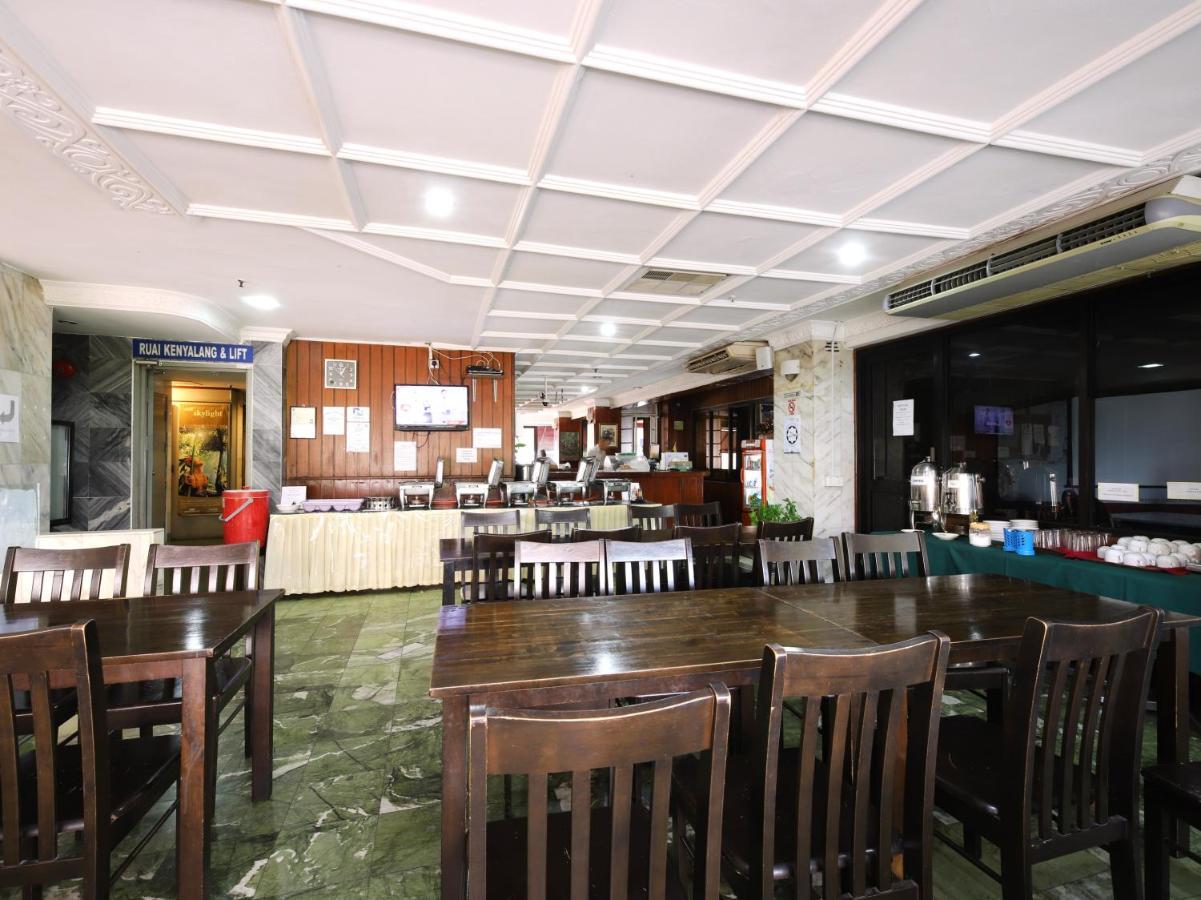 Grand Supreme Hotel Kuching Kültér fotó